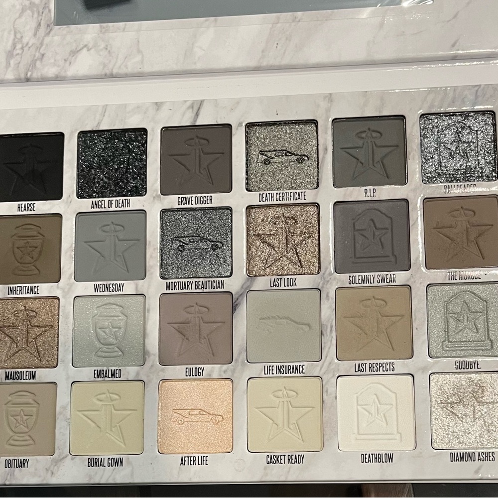 Jeffree Star cosmetics cremated eye shadow palette